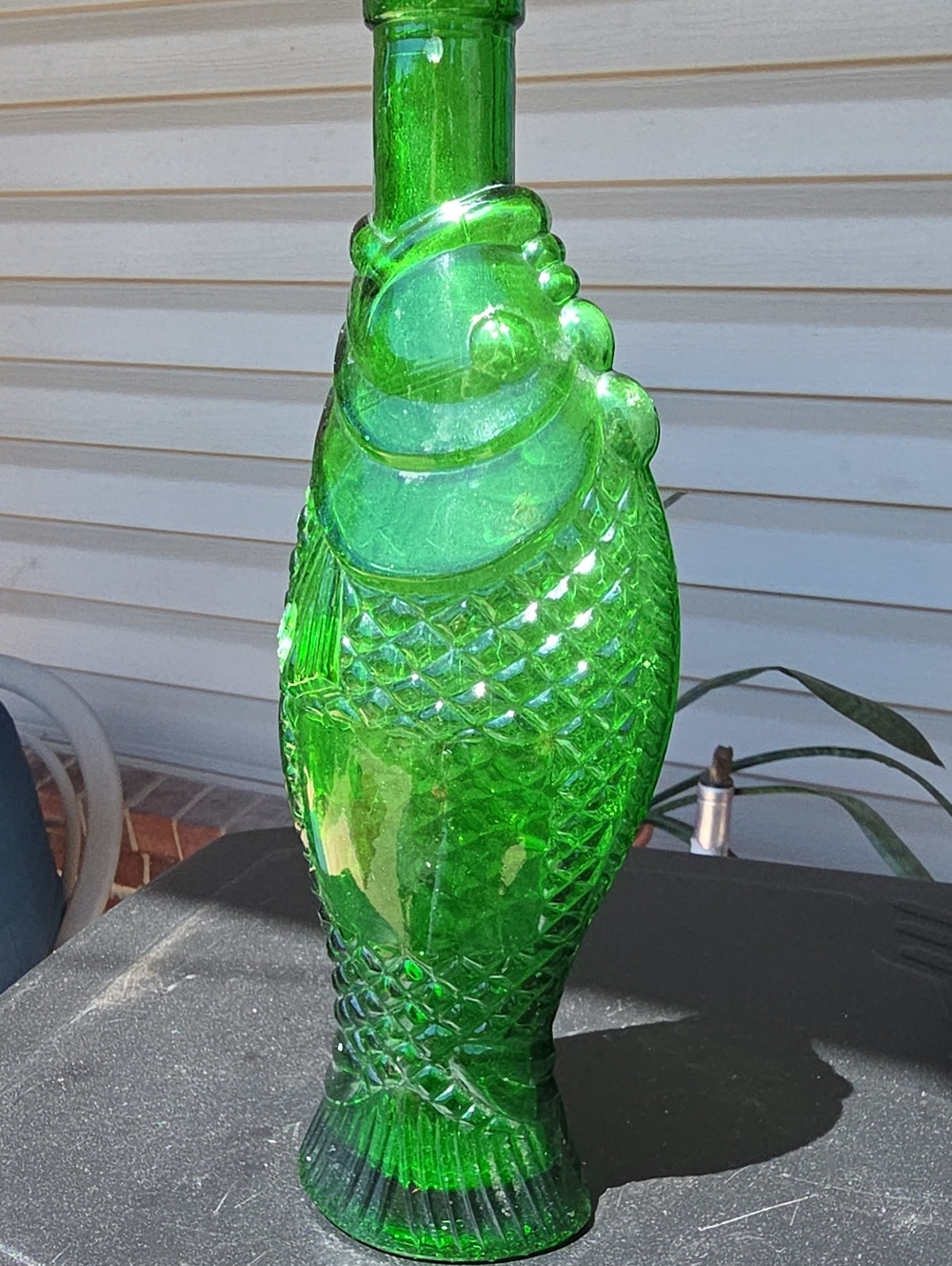 Green Glass Fish Figurine Bottle for Aquarium DΓ©cor